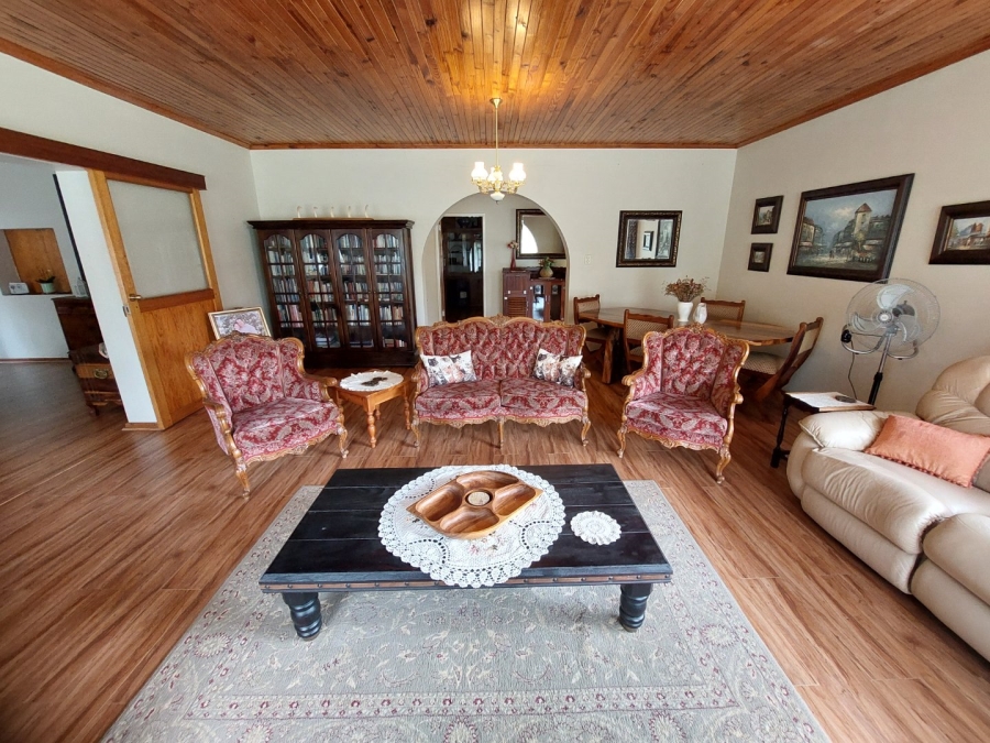 5 Bedroom Property for Sale in Oudtshoorn South Western Cape